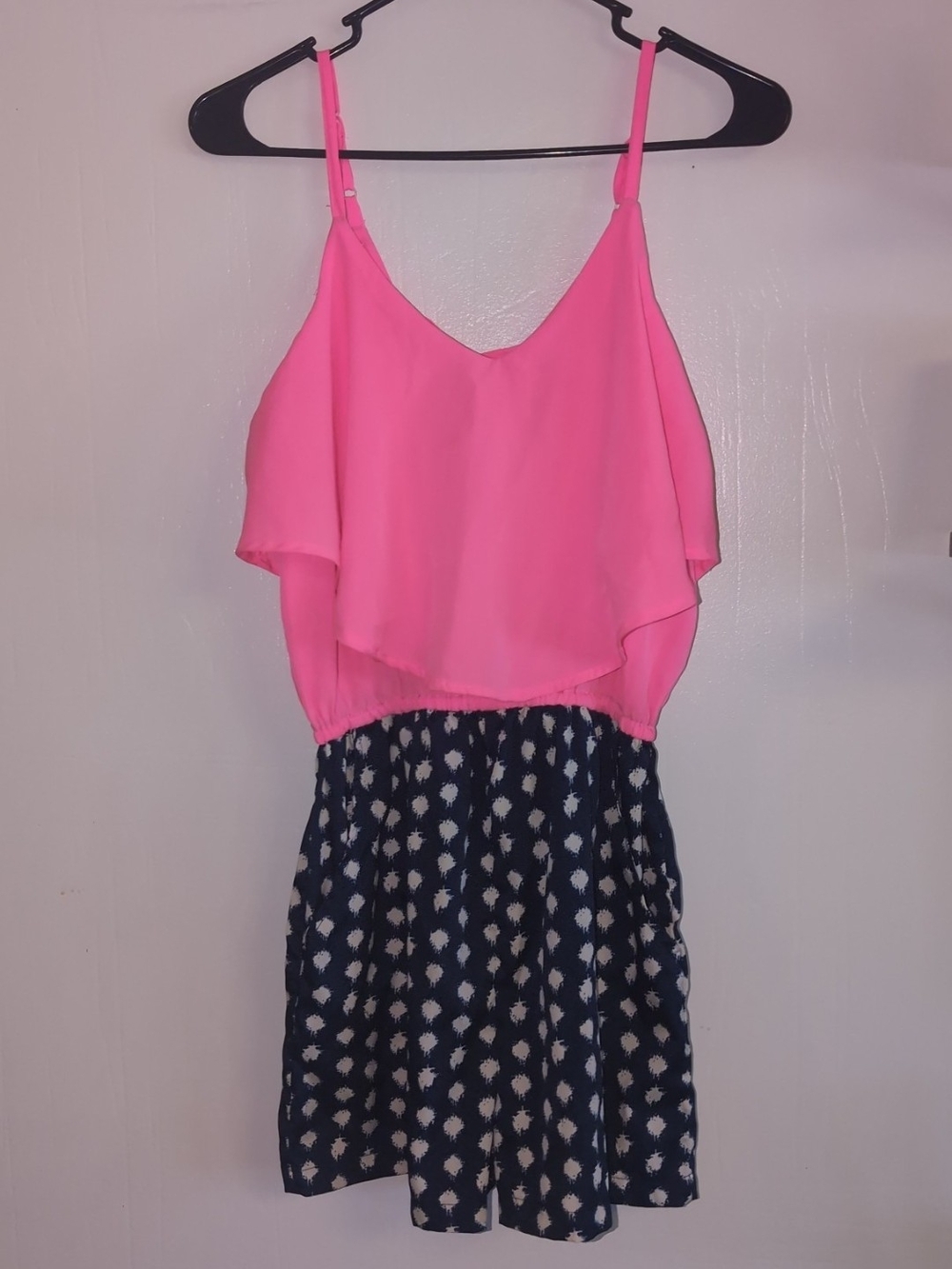 Womens Medium super cute silky smooth romper (shorts with pockets!)